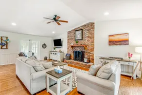Relaxing, dog-friendly home with furnished patio, washer/dryer, WiFi, & AC - Image 2