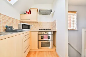Beach Breeze – Family 2-Bed Home in Barry - Image 3