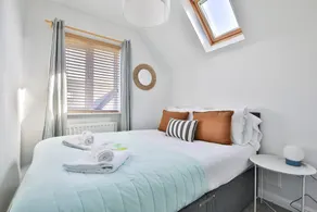 Beach Breeze – Family 2-Bed Home in Barry - Image 5