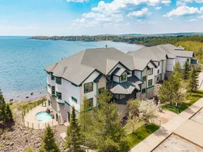 Whispering Pines Lake Views 1BR King Suite - Image 2