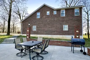 Sycamore House | Vineyard Retreat Near KC - Image 2