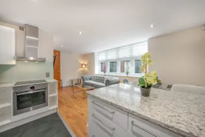 Appartement-de Luxe-Salle de bain privée-Vue sur Rue - Image 3