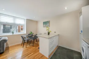 Appartement-de Luxe-Salle de bain privée-Vue sur Rue - Image 5