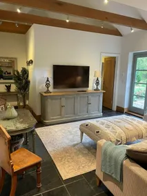 Cozy Cottage Retreat in Surrey Hills - Image 4