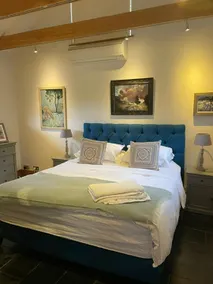 Cozy Cottage Retreat in Surrey Hills - Image 2