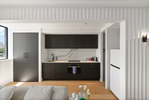 Bright 2-Bed Apt with Spectacular Bridge Views - Image 4