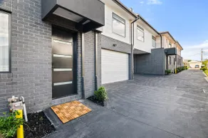 Brand-New 3-Bed Townhouse in Pascoe Vale - Image 5