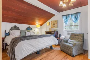 Minutes to Lake Arrowhead Village Cozy & Secluded Cedar Cove by Avantstay - Image 4