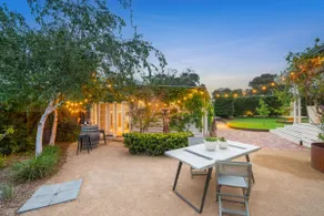 Converted studio w/ garden views - Image 5
