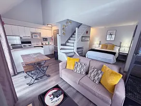 Artistic Hillside Loft - Image 3
