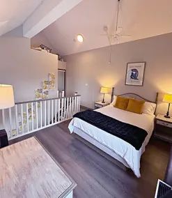 Artistic Hillside Loft - Image 2