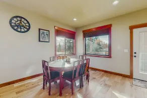 3BR home with hot tub, pool table & wifi - Image 5