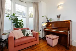 Veeve - Hackney Melody - Image 3