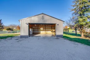 Fully Updated! Zanesville Home w/ River Views - Image 2