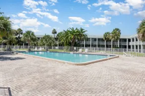 Cozy 2-Bed Studio with Pool & A/C - Image 2