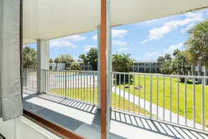 Cozy 2-Bed Studio with Pool & A/C - Image 3