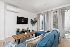 Unbeatable location 3BDR for Friends close to DT! - Image 5