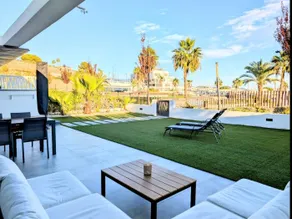 Ground floor with large garden, pool and ocean views - Image 2