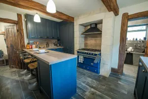 Luxury Doncaster Cottage - Free Parking - Image 3