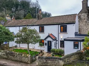 Luxury Doncaster Cottage - Free Parking - Image 2
