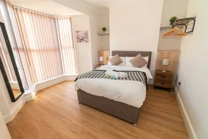 Ravenhill Four-Bedroom Home with Parking - Image 3