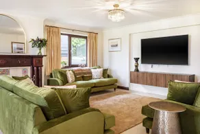 A Stunning 6 Bed Country Home in Cheltenham - Image 5