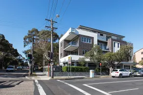 Professional living minutes from the city - Image 5