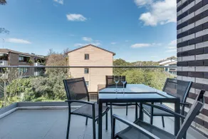 Professional living minutes from the city - Image 4