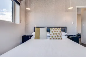Professional living minutes from the city - Image 3