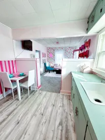 Cowgirl Paradise-Downtown Russell-1BD/1BA/Deck-2PP - Image 2
