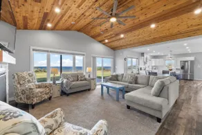 Coastal Bungalow by the Sea - Image 3