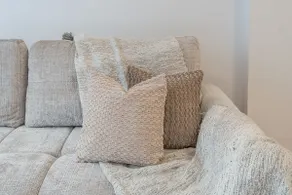 Chic Modern Basilica Boutique - Square Victoria - Image 2