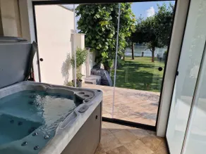 Jacuzzi - Riverside - Garden - Image 2