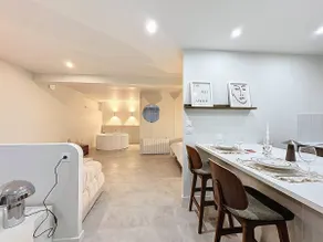 Gentle Getaway – Love Room with Whirlpool Bathtub - Image 4