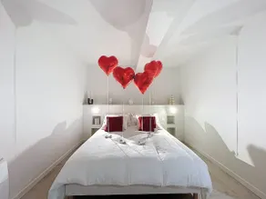 Gentle Getaway – Love Room with Whirlpool Bathtub - Image 3