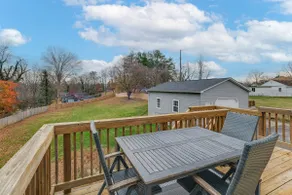 Hot Tub & Yard: 'Temptation Stays' Home in Roanoke - Image 2