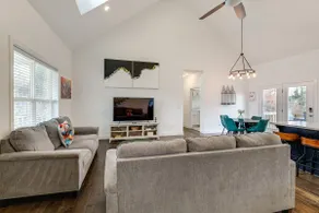 Hot Tub & Yard: 'Temptation Stays' Home in Roanoke - Image 5