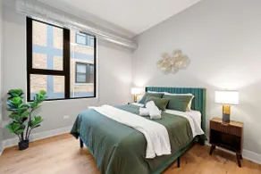 Edgewater Gem by the Lake! 2BR with Parking & Gym - Image 5
