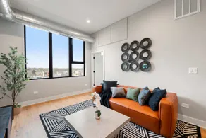 Edgewater Gem by the Lake! 2BR with Parking & Gym - Image 3