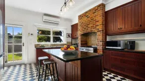 Charming Heritage Retreat - Image 4