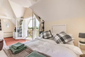 Host & Stay The Lodge at Alderfen View - Image 1