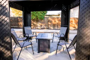 Jacuzzi + Firepit + 4 BR Near Crystal Palace - Image 3