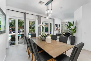Family estate w/private pool & basketball court - Image 4