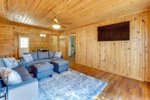 6 Mi to Main St Poplarville: Cabin w/ Pasture View - Image 3