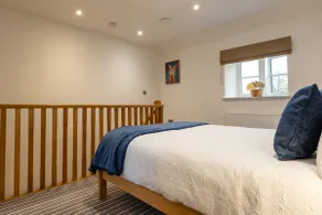 Beautiful One Bedroom Cottage in Cerney Wick - Image 4