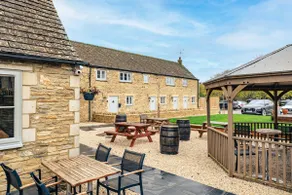 Beautiful One Bedroom Cottage in Cerney Wick - Image 5