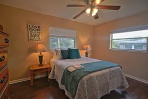 3 Bdrm 2 Bath Pool home close to everything - Image 2