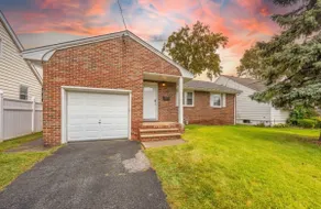 Hot Tub, Game Room & Parking | Near EWR & NYC - Image 5