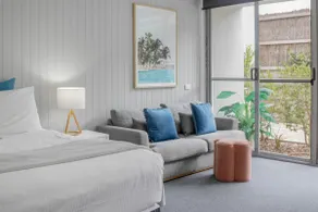 Bay View: Style - Image 2