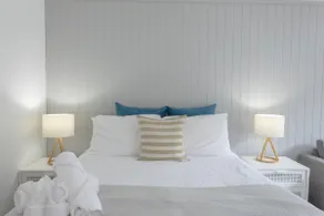 Bay View: Style - Image 3